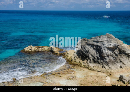 Felsige Klippen auf der Isla Mujeres, Cancun Stockfoto