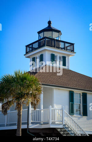 Ein 7/8-Blick auf den historischen Hafen Boca Grande Leuchtturm und Museum Gebäude, im Jahre 1890 in Boca Grande, FL auf Gasparilla Island gebaut Stockfoto