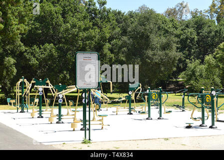 ORANGE, Kalifornien - 18. APRIL 2019: Fitnessbereich in Irvine Regional Park in Orange County, Kalifornien. Stockfoto