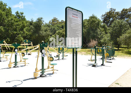 ORANGE, Kalifornien - 18. APRIL 2019: Fitnessbereich in Irvine Regional Park in Orange County, Kalifornien. Stockfoto