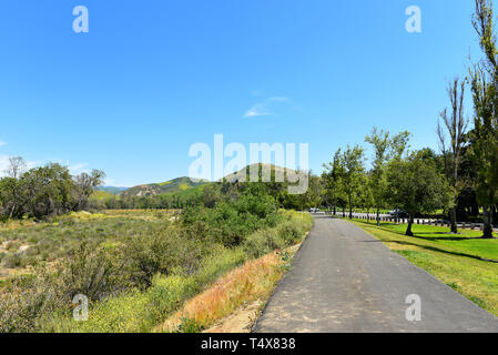 ORANGE, Kalifornien - 18. APRIL 2019: Radweg in Irvine Regional Park in Orange County, Kalifornien. Stockfoto