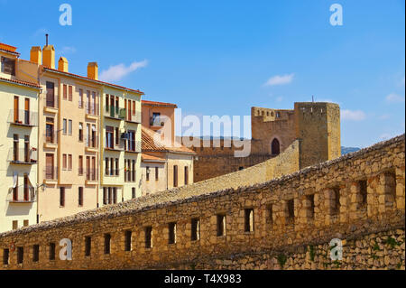 Stadtmauern in die mittelalterliche Altstadt von Morella, Castellon in Spanien Stockfoto