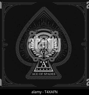 Ace of Spades Form mit Schild mit Krone zwischen Lorbeerkranz, Netzkabel und Ribbon Pattern im Inneren. Marine design Playing Card Element, Weiß auf Schwarz Stock Vektor