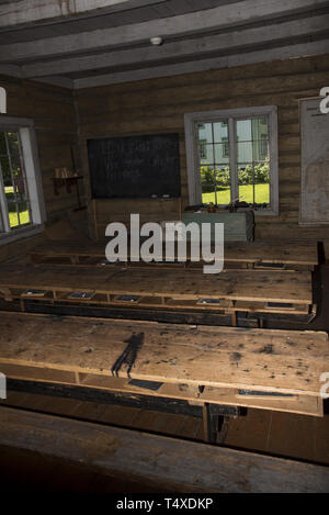 Sverresborg, Trøndelag Folkmuseum ist ein Freilichtmuseum in Trondheim mit alten original Häuser, wie die Schule von Selbu in Trøndelag County. Stockfoto