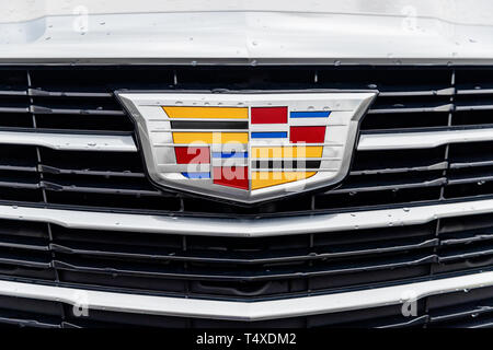 Den vorderen Grill eines weißen 2016 Cadillac CTS Luxury Collection AWD. Das Modell kommt mit 335 ps und ein 8-Gang-Getriebe. Stockfoto