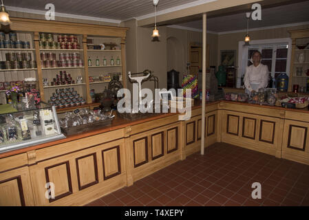 Sverresborg, Trøndelag Folkmuseum ist ein Freilichtmuseum in Trondheim mit einer alten kolonialen waren Shop von Trondheim in Norwegen Stockfoto