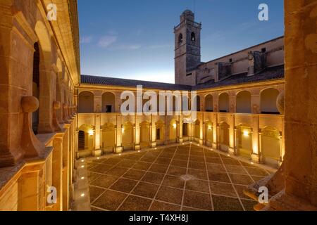 Kreuzgang des Klosters von St. Bonaventura, ein Franziskanerkloster, Barock, 17. Jahrhundert, Llucmajor, Mallorca, Balearen, Spanien, Europa. Stockfoto