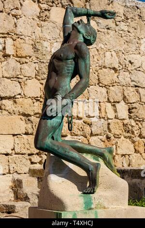 Fidelius, escultura en Bronce dedicada a Pasteur, Koch, Finlay y Ferran, Obra de Manuel Ramos González, Isla del Lazareto, Illa del Llatzeret, Interior del Puerto de Mahón, Menorca, Balearen, Spanien. Stockfoto