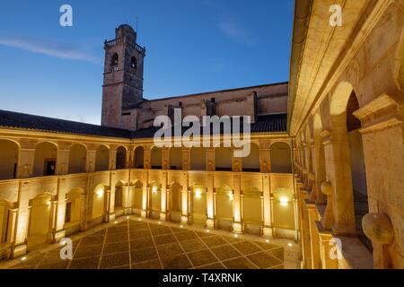 Kreuzgang des Klosters von St. Bonaventura, ein Franziskanerkloster, Barock, 17. Jahrhundert, Llucmajor, Mallorca, Balearen, Spanien, Europa. Stockfoto