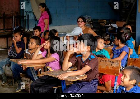 Escuela oficial ländlichen mixta, la Taña, Quiche, República de Guatemala, América Central. Stockfoto