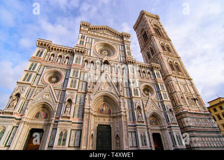 Kathedrale der Heiligen Maria der Blume (Duomo di Firenze) und Giottos Campanile in Florenz, Italien Stockfoto