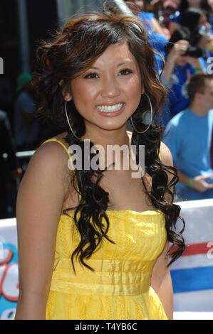 LOS ANGELES, Ca. 19. Juni 2005: Schauspielerin BRENDA SONG bei der Weltpremiere auf dem Hollywood Boulevard, der Walt Disney Pictures' Herbie: Vollständig geladen. © 2005 Paul Smith/Featureflash Stockfoto