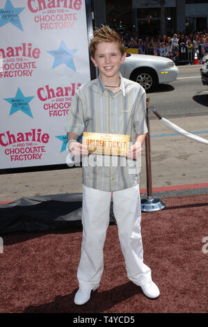 LOS ANGELES, Ca. Juli 10, 2005: Schauspieler Freddie Highmore im Rahmen der Weltpremiere in Hollywood, von seinem neuen Film Charlie und die Schokoladenfabrik. © 2005 Paul Smith/Featureflash Stockfoto