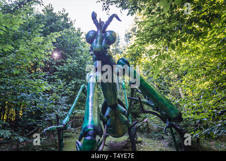 Große mantis Abbildung in der Kaschubischen Park von Riesen Attraktionspark in Strysza Buda Dorf, Kaschubei Region Polens Stockfoto