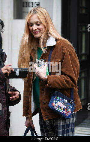 Fearne Cotton BBC Radio 2 Studios verlassen nach Deckung für Zoe Ball Show - London mit: Fearne Cotton Wo: London, Großbritannien Wann: 19 Mar 2019 Credit: WENN.com Stockfoto