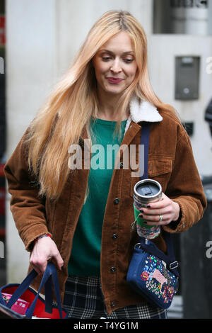 Fearne Cotton BBC Radio 2 Studios verlassen nach Deckung für Zoe Ball Show - London mit: Fearne Cotton Wo: London, Großbritannien Wann: 19 Mar 2019 Credit: WENN.com Stockfoto