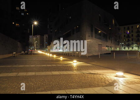 Milano Portello, neue, moderne, lampost und Lichter in der Nacht Stockfoto