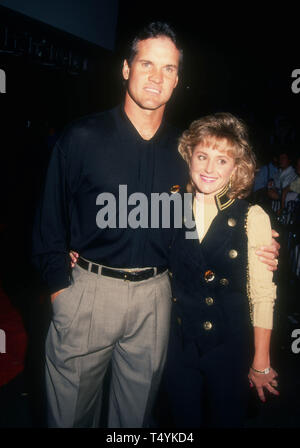 Phoenix, Arizona, USA, 27. März 1994 Ein Schauspieler nimmt an der Eröffnung des Planet Hollywood Phoenix am 27. März in Phoenix, Arizona, USA 1994. Foto von Barry King/Alamy Stock Foto Stockfoto