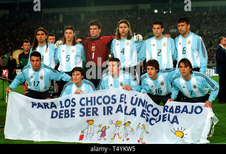Gottlieb Daimler Stadion Stuttgart, 17.4.2002, Fußball: Internationale freundlich, Deutschland (schwarz) vs Argentinien (blau) 0:1 - - - Team Foto Argentinien, hintere Reihe von links: Juan Pablo Sorin, Matias ALMEYDA, Pablo CAVALLERO, Mauricio POCHETTINO, Facundo QUIROGA, Walter SAMUEL vordere Reihe von links: Gustavo LOPEZ, Javier ZANETTI, Cristian'' Kily GONZALEZ, Pablo Aimar, Claudio Lopez Stockfoto