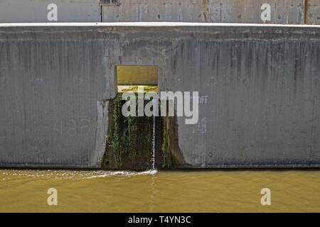 Sturmabfluß entlang des Los Angeles River Stockfoto