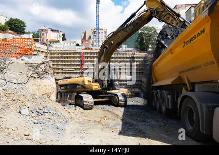 Istanbul, Türkei - Juni 08, 2016: Kran in der Bauarbeiten, in Istanbul. Stockfoto