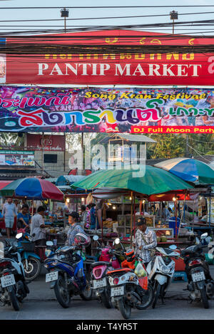 Lebhaften und bunten Straßenmarkt in Pantip, Phuket, Thailand Stockfoto