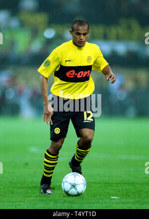 De Kuip Rotterdam Niederlande 8.5.02, Fußball: UEFA Cup Finale, Feyenoord Rotterdam (rot) vs Borussia Dortmund (Gelb) 3:2 --- EWERTHON (BVB) Stockfoto