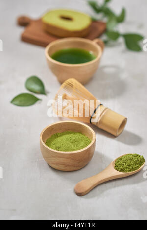Green Matcha Baumkuchen Japanische roll Kuchen mit Matcha, selektiver Fokus Stockfoto
