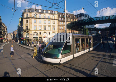 Straßburg, moderne Straßenbahn, Haltestelle Homme de Fer - Straßburg, moderne Straßenbahn, Homme de Fer Station Stockfoto