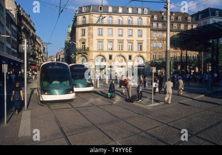 Straßburg, moderne Straßenbahn, Haltestelle Homme de Fer - Straßburg, moderne Straßenbahn, Homme de Fer Station Stockfoto