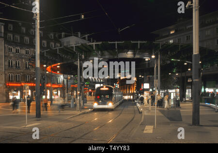 Straßburg, moderne Straßenbahn, Haltestelle Homme de Fer - Straßburg, moderne Straßenbahn, Homme de Fer Station Stockfoto