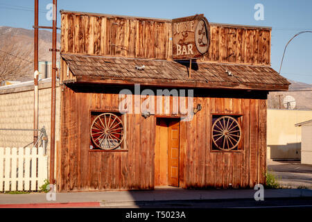 Double Bar im historischen Dorf Lone Pine - Lone Pine CA, USA - 29. MÄRZ 2019 Stockfoto