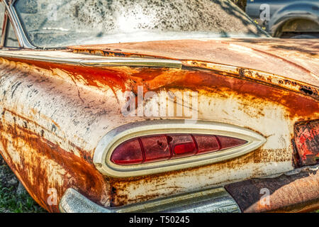 Alten rostigen Oldtimer abgebrochen Stockfoto