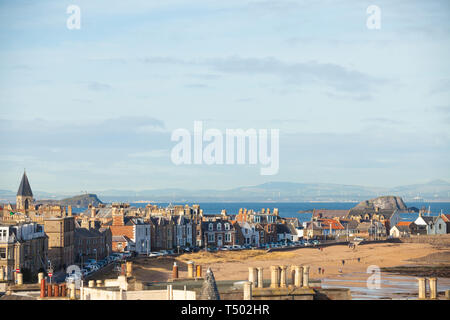 East Sands North Berwick mit Fife darüber hinaus. Stockfoto