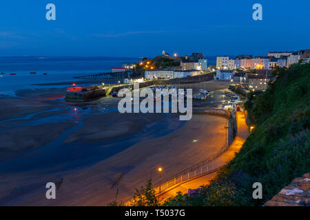 Nacht auf den hübschen Hafenstädtchen Tenby, Dyfed, Wales. Stockfoto