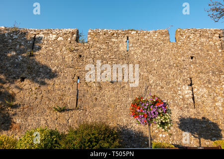 Wand bleibt von Tenby Castle, in Tenby, Dyfed, Wales. Stockfoto