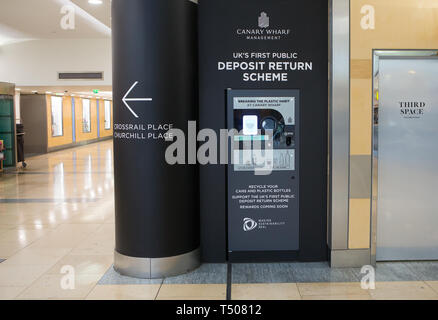 Großbritanniens erste öffentliche Anzahlung zurück Regelung Maschine, Canary Wharf, London England Großbritannien Stockfoto