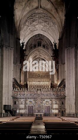 VISTA DE LA NAVE CENTRAL DESDE LOS PIES - ARQUITECTURA GOTICA - SIGLO XV. Lage: CATEDRAL - Interieur. Sevilla. Sevilla. Spanien. Stockfoto