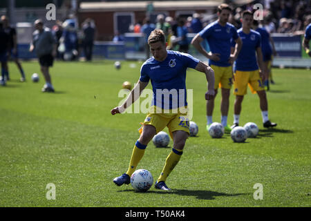 Kingston, London, UK. 19 Apr, 2019. Gavin Reilly von Bristol Rovers erwärmt sich während der efl Sky Bet Liga 1 Übereinstimmung zwischen AFC Wimbledon und Bristol Rovers im Cherry Red Records Stadion, Kingston, England am 19. April 2019. Foto von Ken Funken. Nur die redaktionelle Nutzung, eine Lizenz für die gewerbliche Nutzung erforderlich. Keine Verwendung in Wetten, Spiele oder einer einzelnen Verein/Liga/player Publikationen. Credit: UK Sport Pics Ltd/Alamy leben Nachrichten Stockfoto