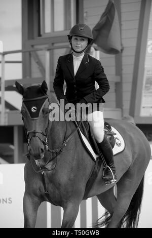 Miami Beach, Florida, USA. 19. Apr 2019. Georgina Bloomberg am Longines Global Champions Tour Stop in Miami Beach. Sänger Bruce Springsteen's Tochter Jessica Rae Springsteen und anderen Mitfahrer ehemaliger Bürgermeister von New York Michael Bloomberg's Tochter Georgina Bloomberg sowie Bill Gates Tochter Jennifer Tore waren alle Anwesenden am 19. April 2019 in Miami Beach, Florida, Leute: Georgina Bloomberg Stockfoto