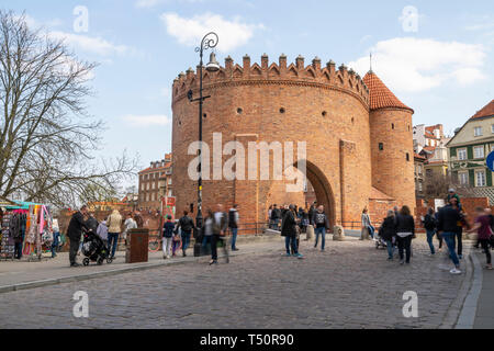 Warschau, Polen. April 2018. Die Barbican, der mittelalterlichen Struktur in der Altstadt Stockfoto