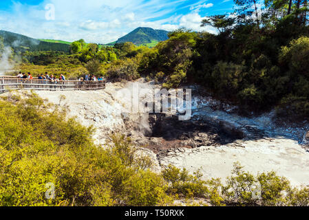 ROTORUA, NEUSEELAND - Oktober 10, 2018: geothermische Pools in Wai-O-Tapu Park Stockfoto