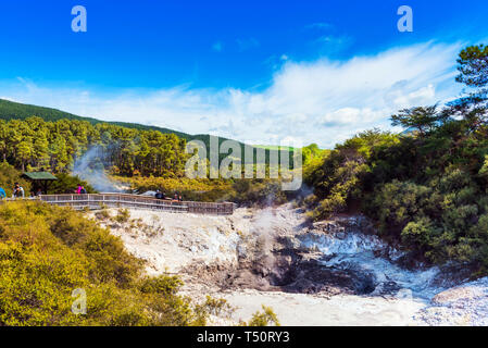 ROTORUA, NEUSEELAND - Oktober 10, 2018: geothermische Pools in Wai-O-Tapu Park Stockfoto