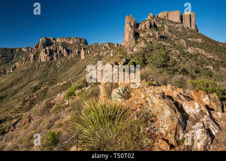 Casa Grande Peak über Juniper Canyon, Ansicht von Mine Trail Chisos Berge verloren, Big Bend National Park, Texas, USA Stockfoto