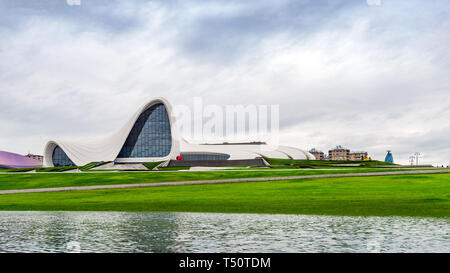 Baku, Aserbaidschan, 31. März 2019 Heydar Aliyev Center Gebäude. Entworfen durch Welt-berühmten Architektin Zaha Hadid. Stockfoto