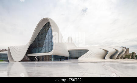 Baku, Aserbaidschan, 31. März 2019 Heydar Aliyev Center Gebäude. Entworfen durch Welt-berühmten Architektin Zaha Hadid. Stockfoto