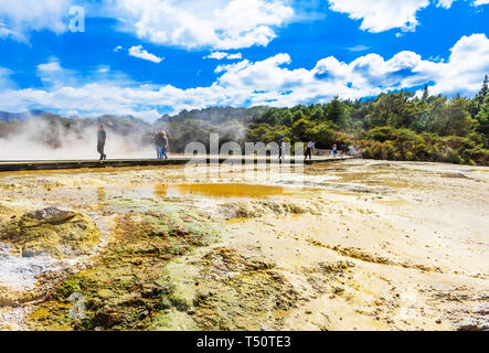 ROTORUA, NEUSEELAND - Oktober 10, 2018: geothermische Pools in Wai-O-Tapu Park Stockfoto