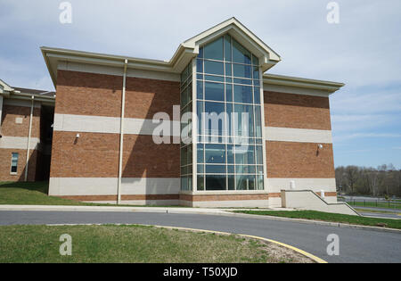 Außenansicht eines modernen Backsteingebäude. Stockfoto