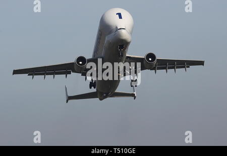 Beluga und Beluga XL vom Hawarden Airport credit Ian Fairbrother/Alamy Stockfotos Stockfoto