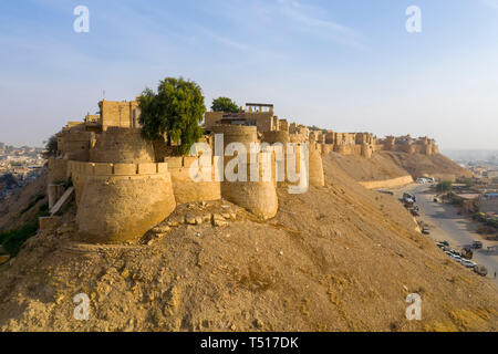 Indien, Rajasthan, Jaisalmer, Altstadt, Luftaufnahme von Altstadt und Festungsanlagen Stockfoto